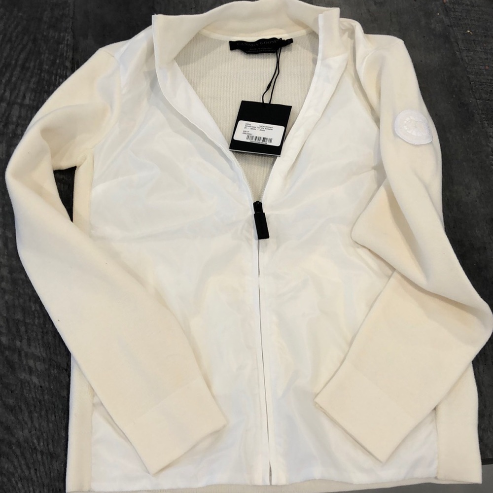New ladies cream/ white windbridge sweater xs